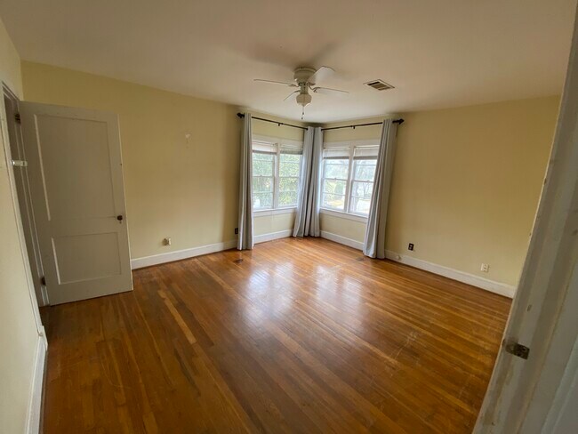 Building Photo - 324 Woodfield Dr