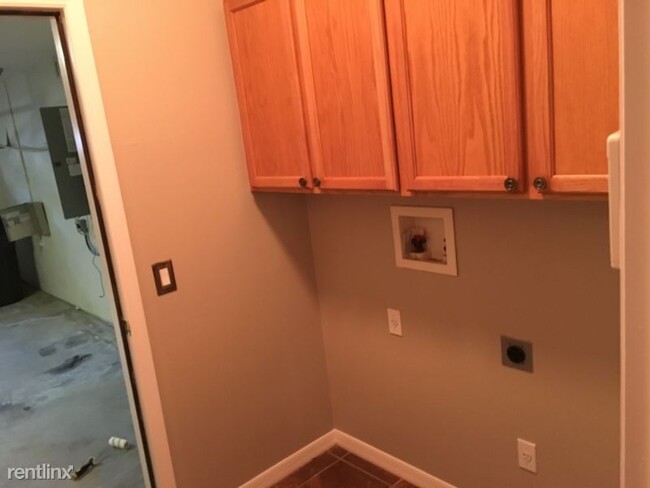 Building Photo - 1810 Greystone Heights Dr