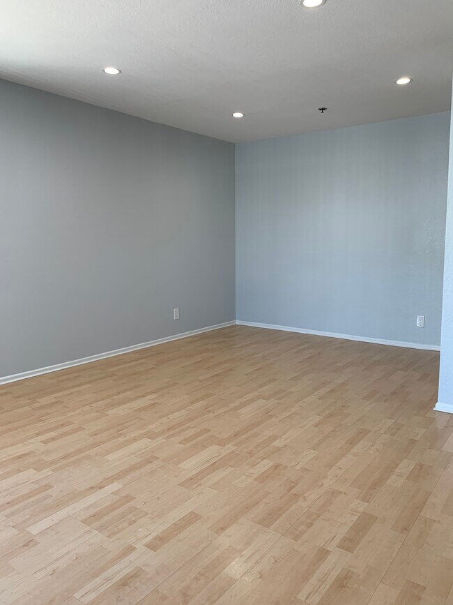 Building Photo - 5224 Cartwright Ave