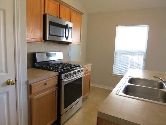 Foto del edificio - For Lease | 3 Bed, 2 Bath | 1,066 Sq Ft | ...
