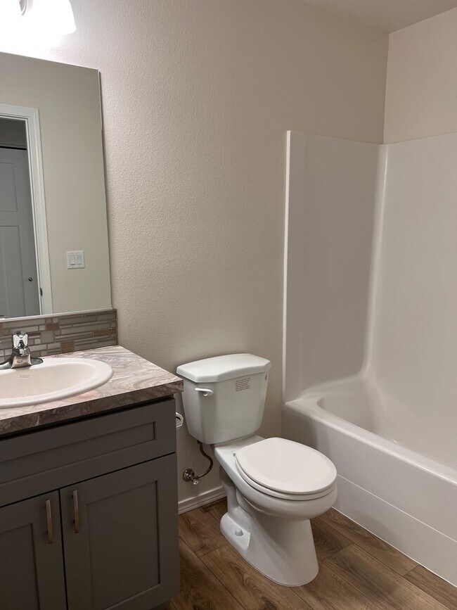 Building Photo - Newer Construction Home!!