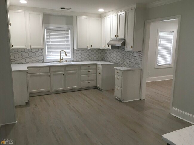 Building Photo - 402 Collier Ridge Dr NW