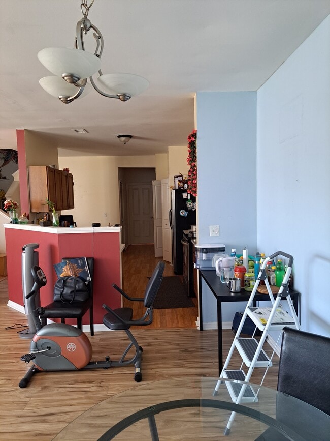 Photo - 4038 Norwich Dr Apartment