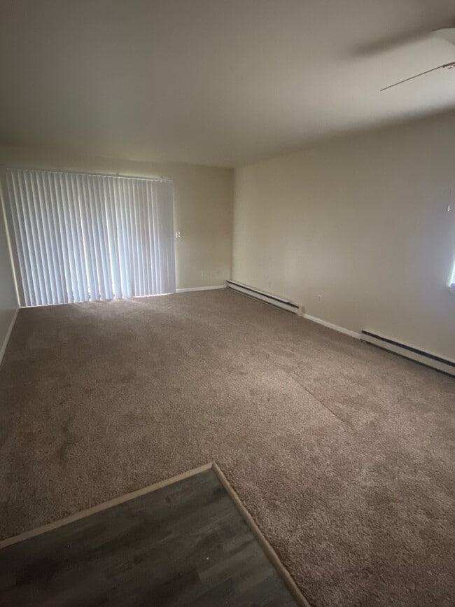 Building Photo - Rolling Meadows