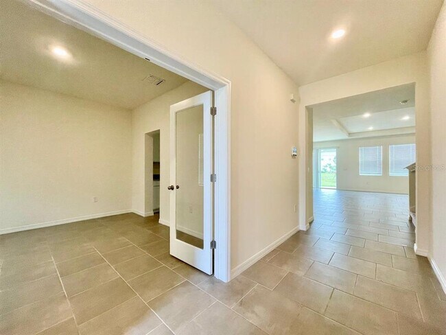 Building Photo - 5520 Hollingworth Trl