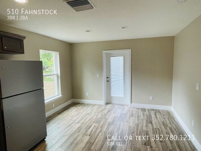 Building Photo - Modern 3 Bed 2 Bath in Eustis!