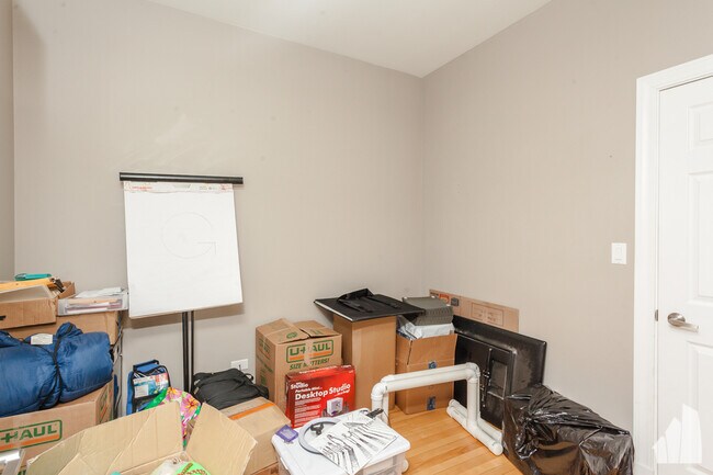 Building Photo - 3081 N Haussen Ct