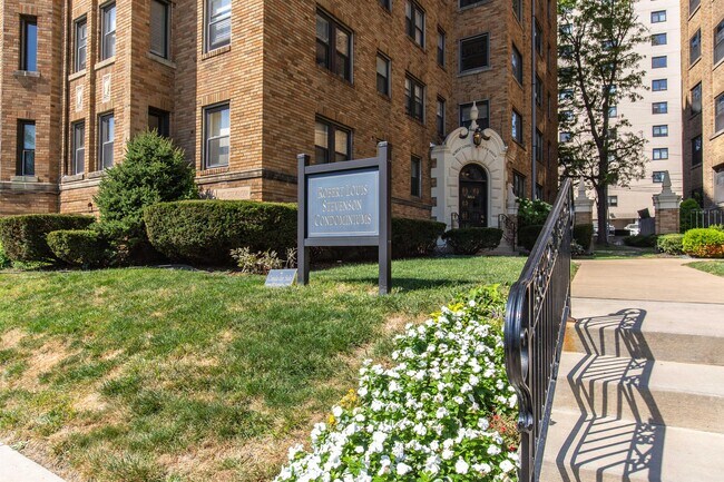 Building Photo - 4804 Jefferson St