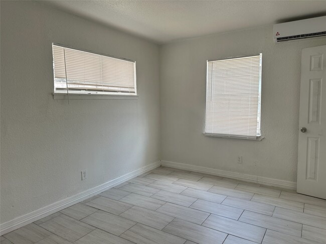 Foto del edificio - 3829 Mt Pleasant St