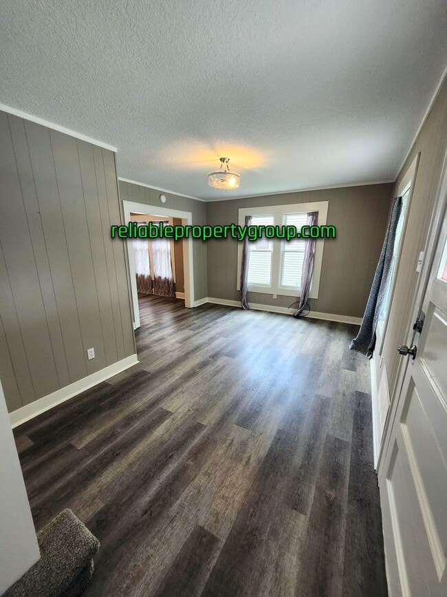 Building Photo - New Listing in Fort Wayne