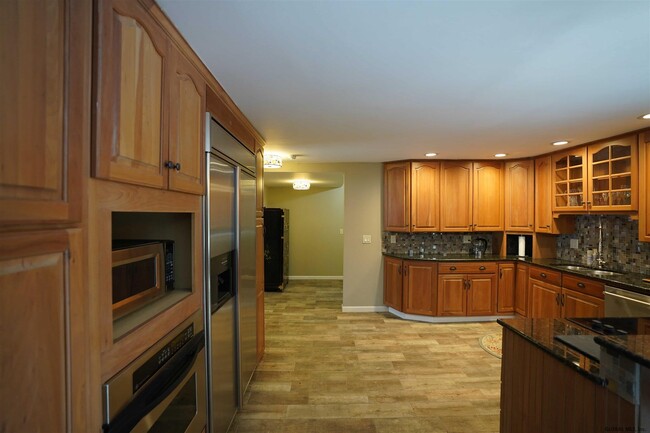 Building Photo - 308 Golden Hill Rd