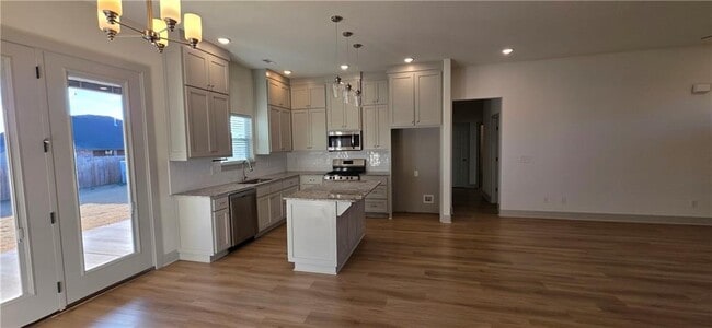 Building Photo - 941 Petit Jean St