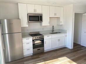 Building Photo - 3256 Carr Dr