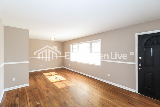 Building Photo - 1404 Old Hickory Rd