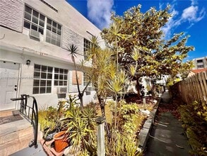 Building Photo - 6940 Bay Dr