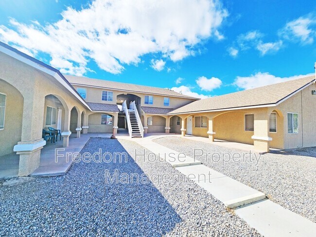 Foto del edificio - 2341 E Calvada Blvd