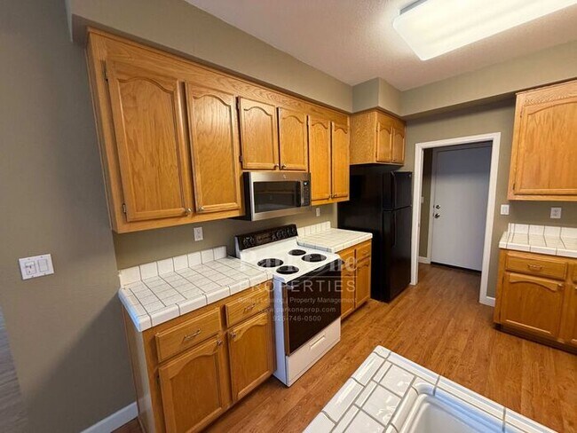 Foto del edificio - Updated Townhouse in Clayton Available for Lease now!