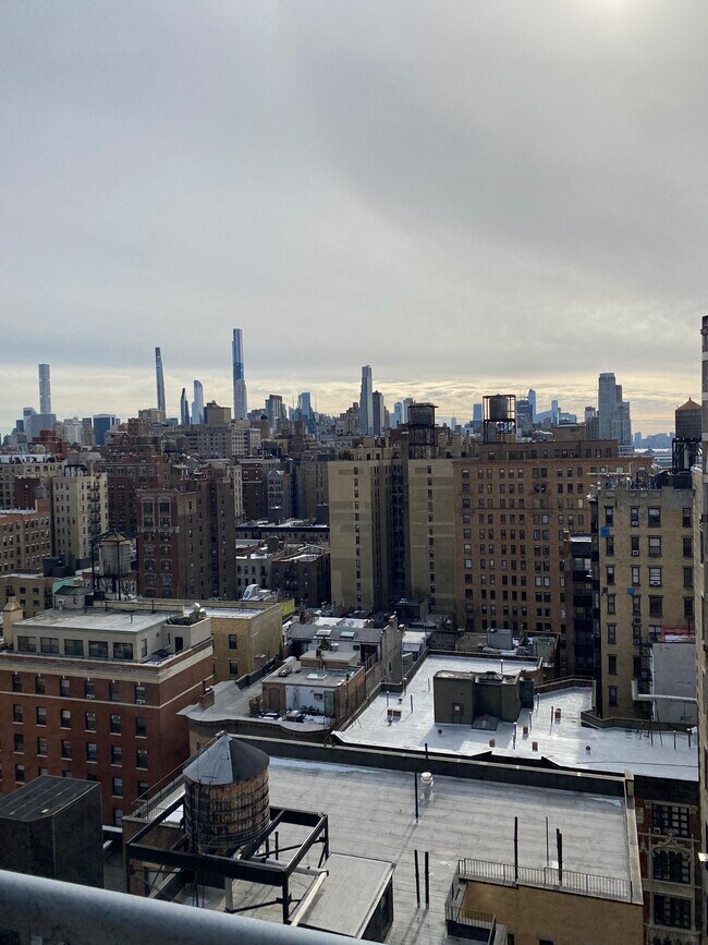 Building Photo - 340 W 86th St
