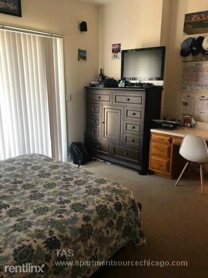 Foto del edificio - 4 br, 3 bath  - 3739 N Sheffield Ave 1