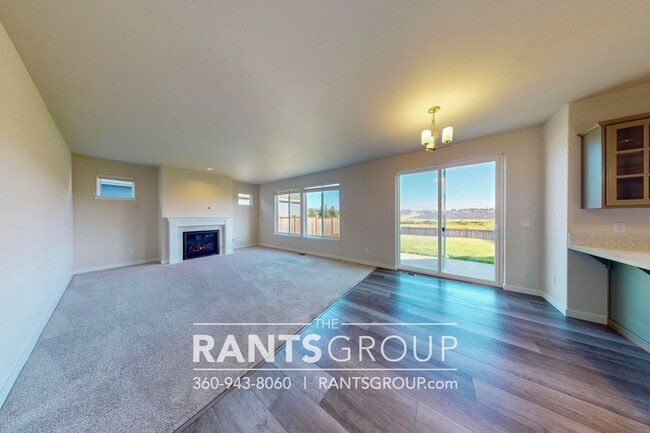 Building Photo - Great Location!  Quiet Neighborhood! Easy ...