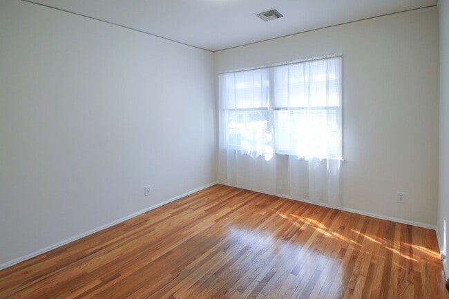Building Photo - Remodeled 3-Bed Charmer Steps from Ventura Blvd