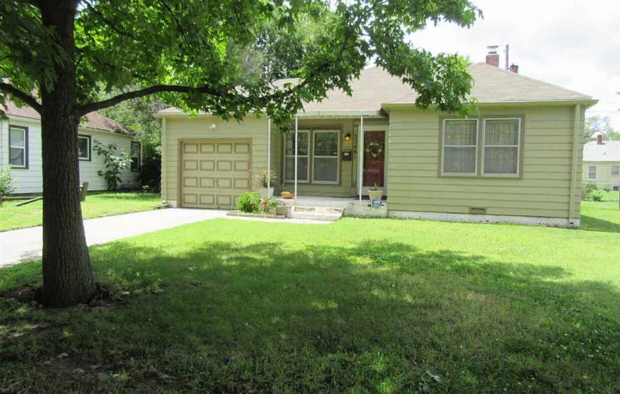 Primary Photo - 2248 E Aloma St