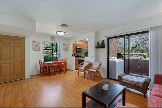 Foto del edificio - 10631 Dabney Dr
