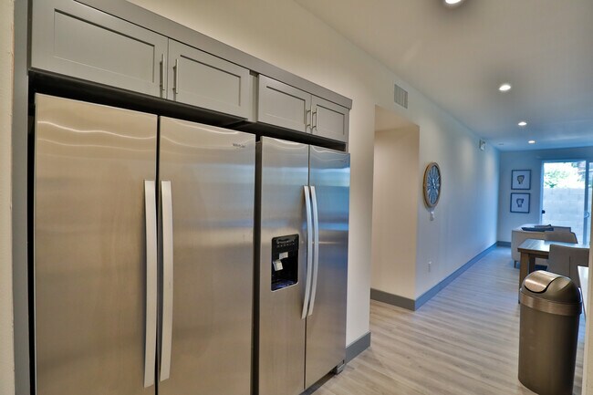 Foto del edificio - 1155 W 36th Pl