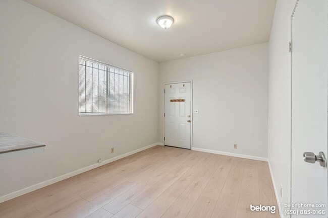 Building Photo - 1214 13th Ave
