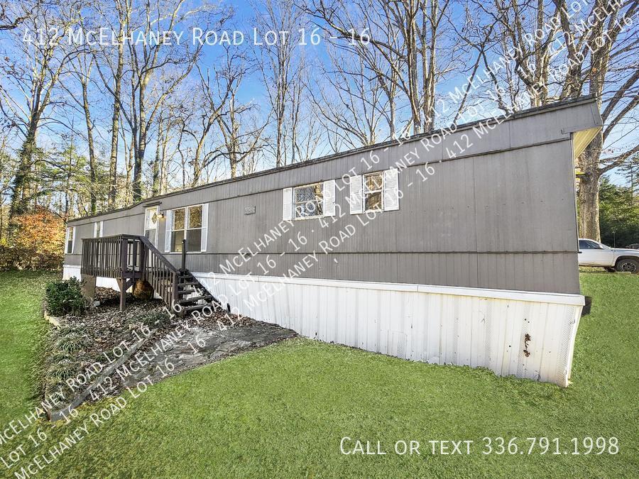 Foto principal - 412 McElhaney Rd