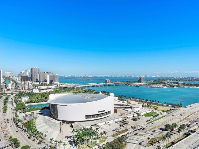 Building Photo - 398 NE 5th St