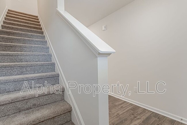 Building Photo - 19 Apricot Ln