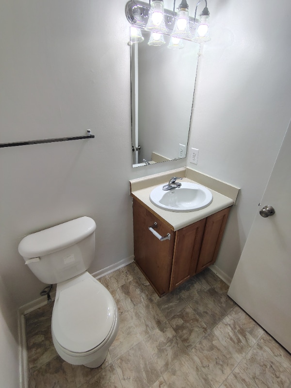 Foto del edificio - 600 Reusens Rd