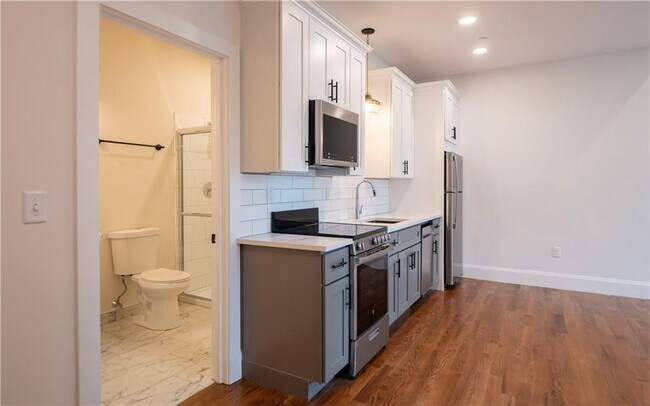 Building Photo - 15 Cranston Ave