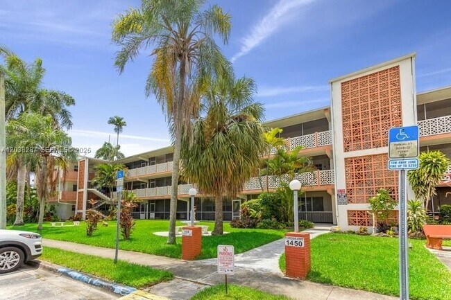 Foto del edificio - 1450 NE 170th St