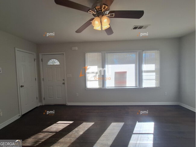 Building Photo - 1487 Woodfern Dr