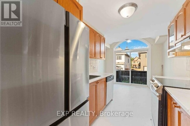 Building Photo - 227 Moss Grove St