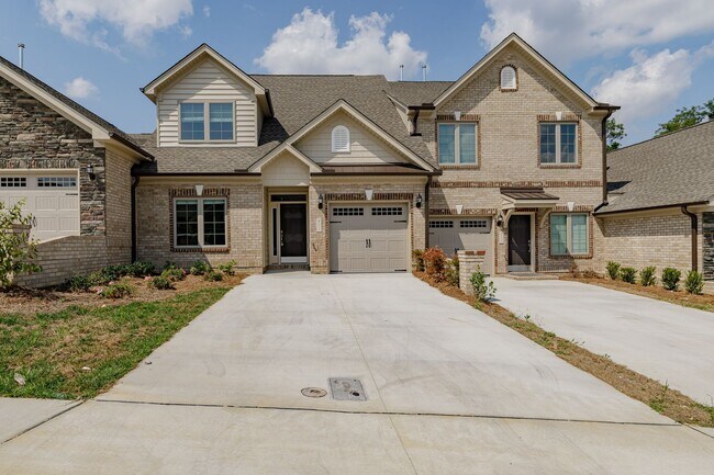 Foto del edificio - Brand new Luxurious 3 bedroom 3 bath + LOFT townhouse in Stone Gate community High Point. Master ...