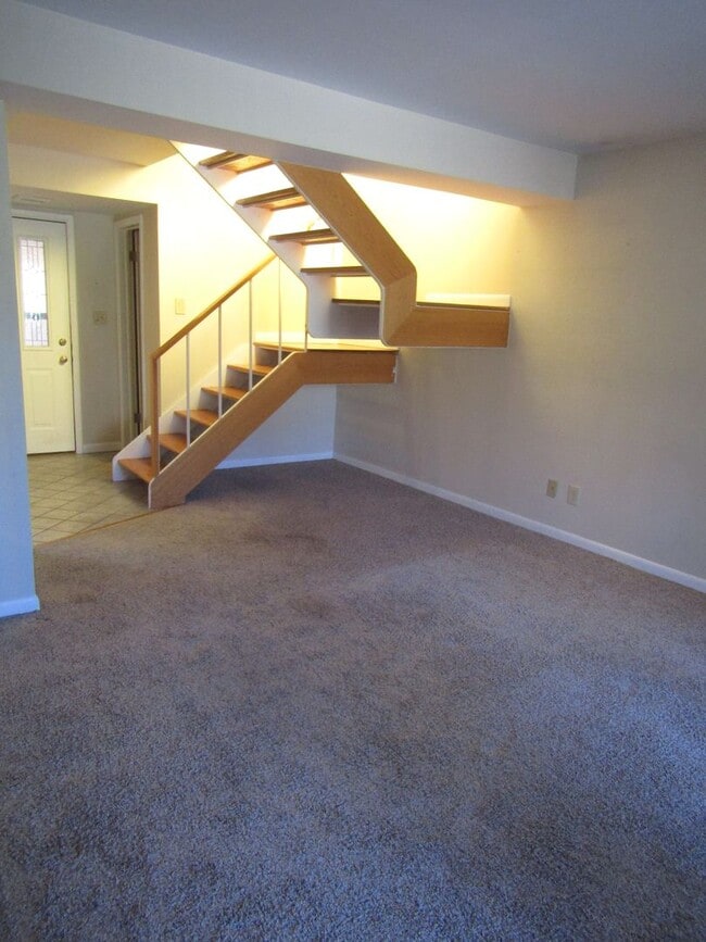 Foto del edificio - Two Bedroom Apartment for Rent - Marble Cliff/Grandview