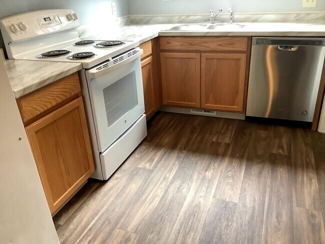 Foto del edificio - 2-Bedroom 1 1/2 bathroom townhouse in Springfield