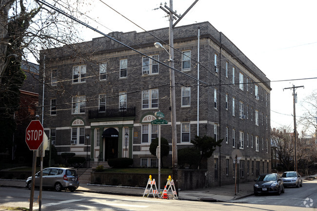 Building Photo - The Larchmont Apartments