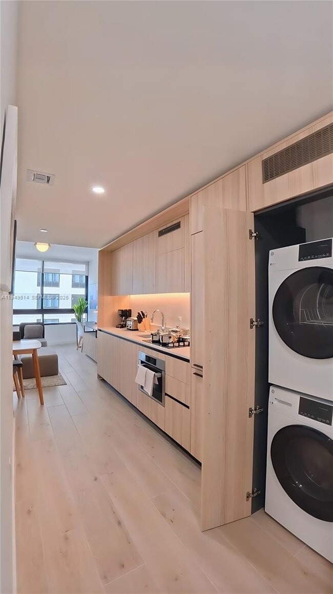 Building Photo - 225 N Miami Ave