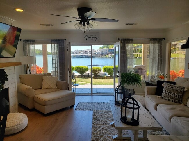 Building Photo - 188 Villa Pt