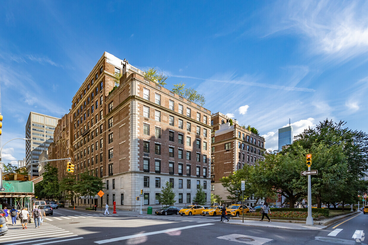 Building Photo - 655 Park Ave