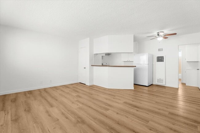 Building Photo - 4458 Woodman Ave