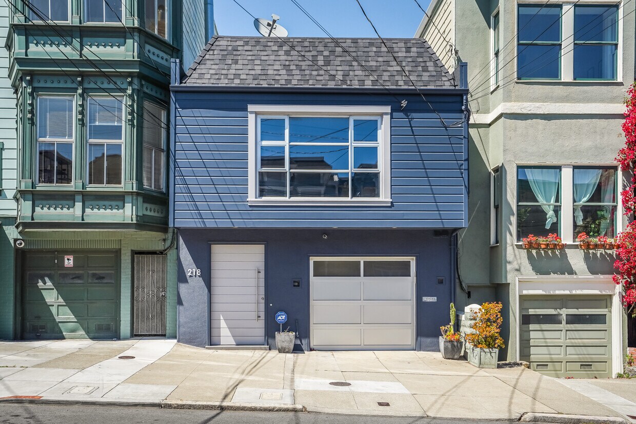 Primary Photo - 218 Clipper St