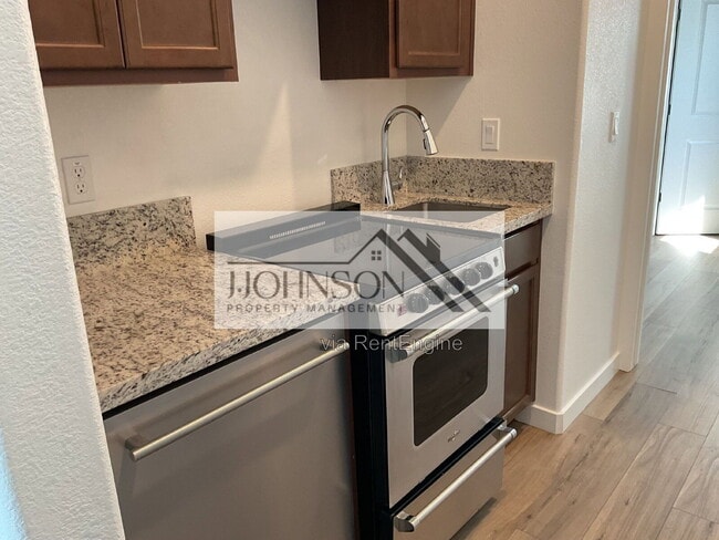 Building Photo - 2253 Monferrato St