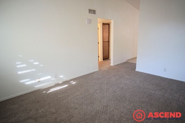 Building Photo - 3200 Crestline Rd