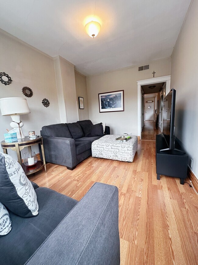 Foto del edificio - 3347 S Emerald Ave