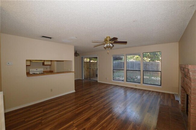 Building Photo - 2610 Gwendolyn Ln